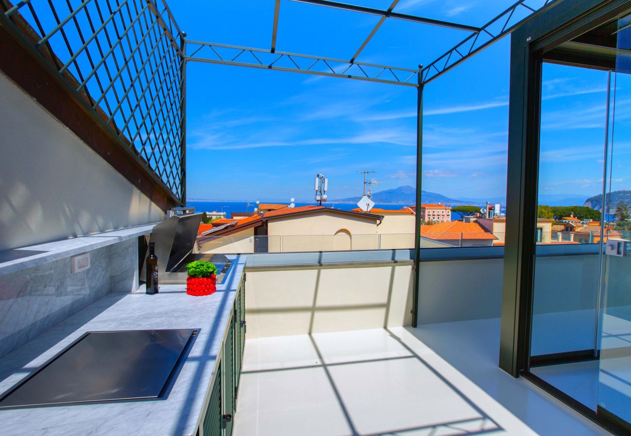 House in Sorrento - AMORE RENTALS - The Square, Luxury Penthouse with Sea View and Jacuzzi in Piazza Tasso