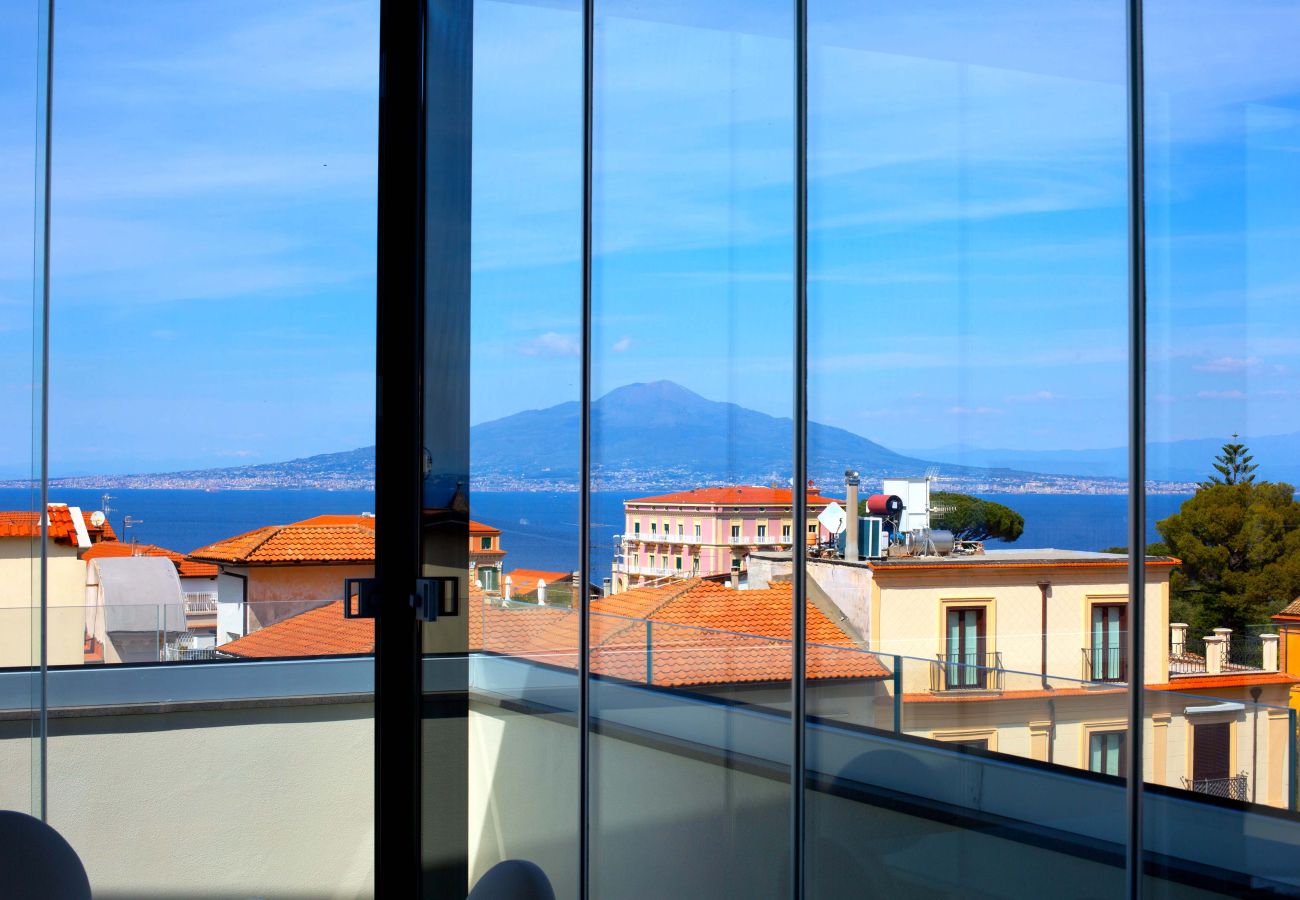 House in Sorrento - AMORE RENTALS - The Square, Luxury Penthouse with Sea View and Jacuzzi in Piazza Tasso