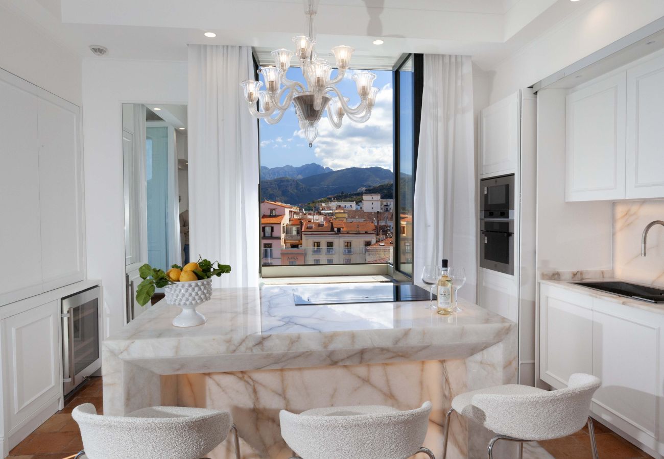 House in Sorrento - AMORE RENTALS - The Square, Luxury Penthouse with Sea View and Jacuzzi in Piazza Tasso