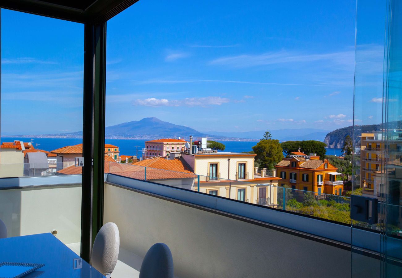 House in Sorrento - AMORE RENTALS - The Square, Luxury Penthouse with Sea View and Jacuzzi in Piazza Tasso