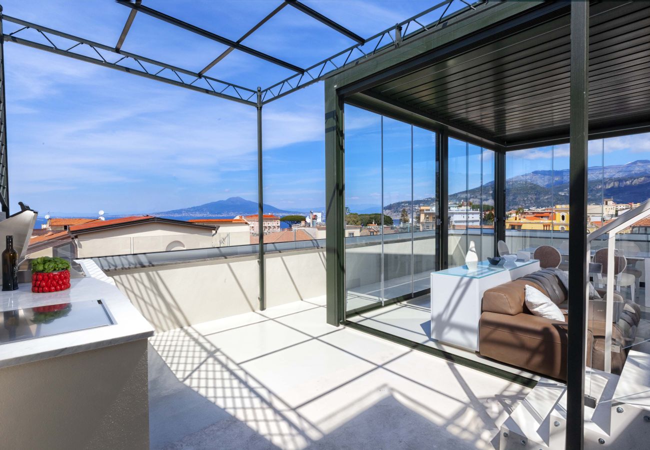 House in Sorrento - AMORE RENTALS - The Square, Luxury Penthouse with Sea View and Jacuzzi in Piazza Tasso