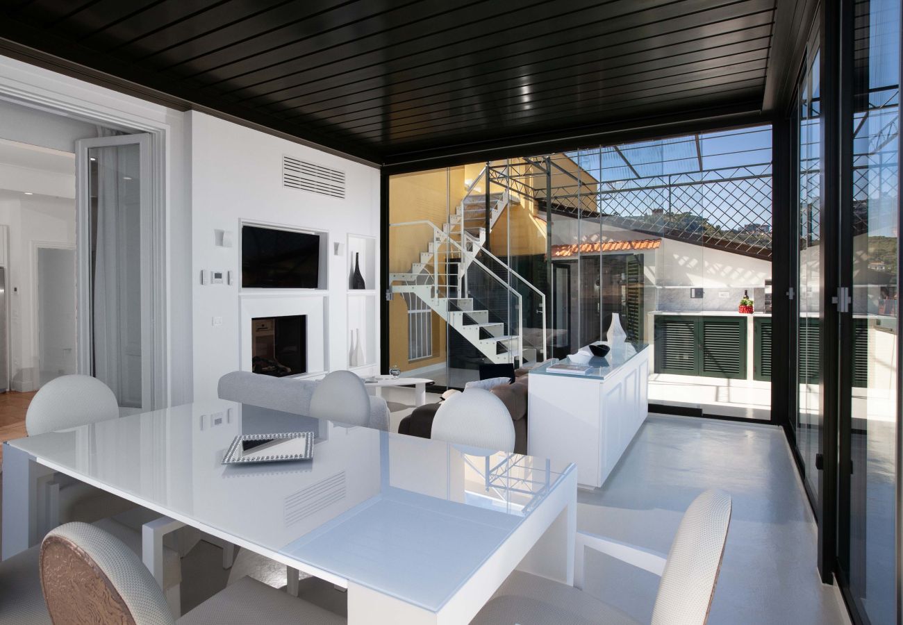 House in Sorrento - AMORE RENTALS - The Square, Luxury Penthouse with Sea View and Jacuzzi in Piazza Tasso