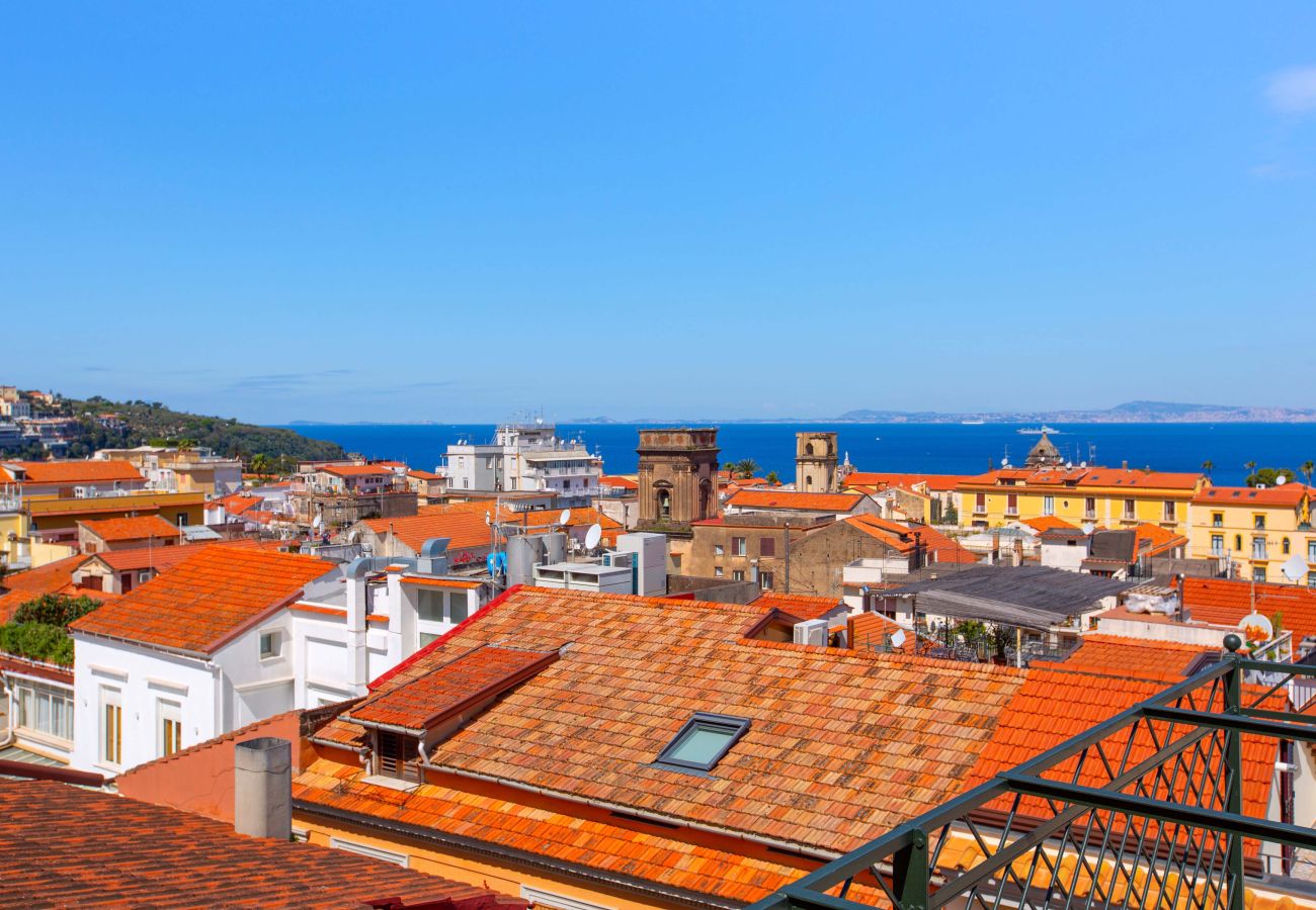 House in Sorrento - AMORE RENTALS - The Square, Luxury Penthouse with Sea View and Jacuzzi in Piazza Tasso