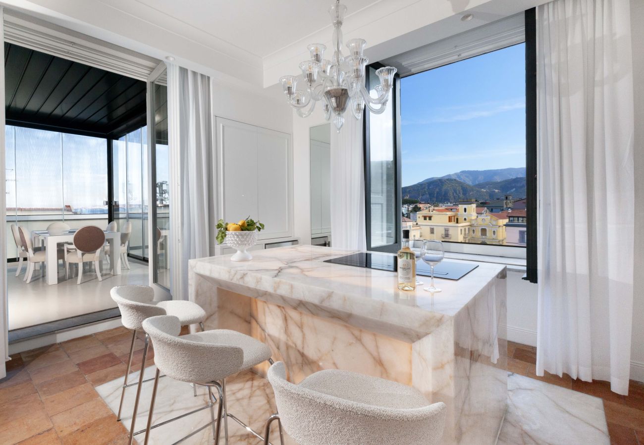 House in Sorrento - AMORE RENTALS - The Square, Luxury Penthouse with Sea View and Jacuzzi in Piazza Tasso