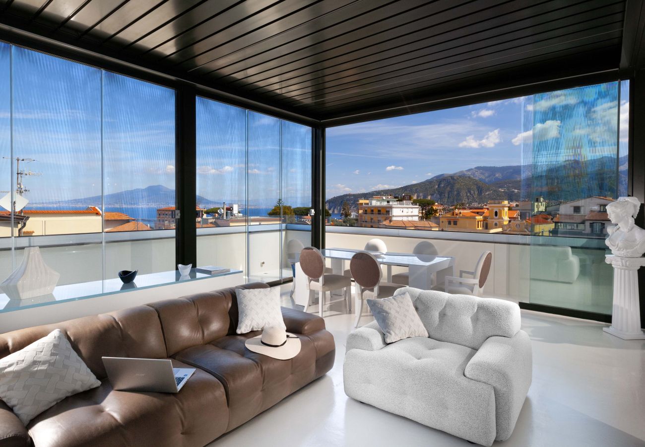 House in Sorrento - AMORE RENTALS - The Square, Luxury Penthouse with Sea View and Jacuzzi in Piazza Tasso