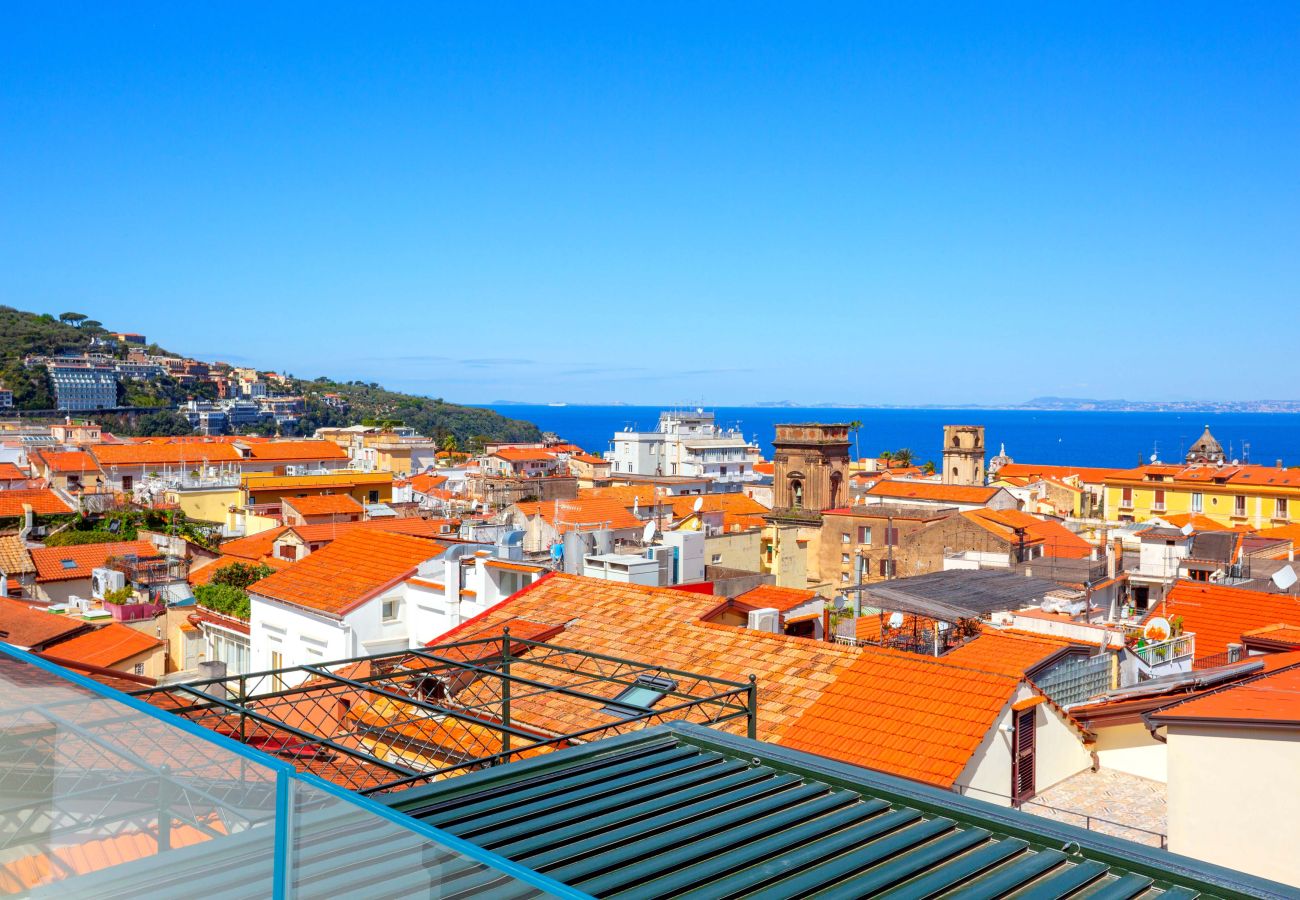 House in Sorrento - AMORE RENTALS - The Square, Luxury Penthouse with Sea View and Jacuzzi in Piazza Tasso
