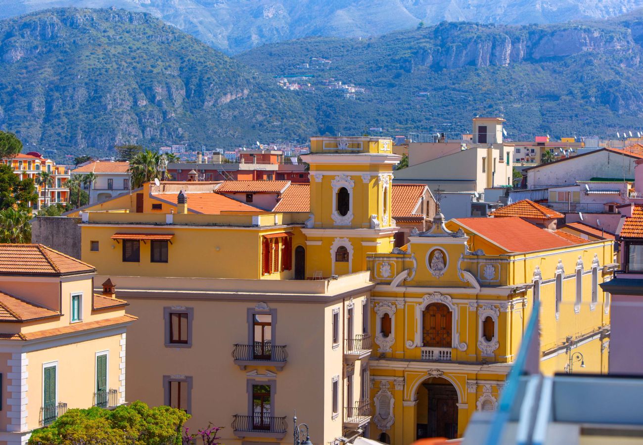 House in Sorrento - AMORE RENTALS - The Square, Luxury Penthouse with Sea View and Jacuzzi in Piazza Tasso