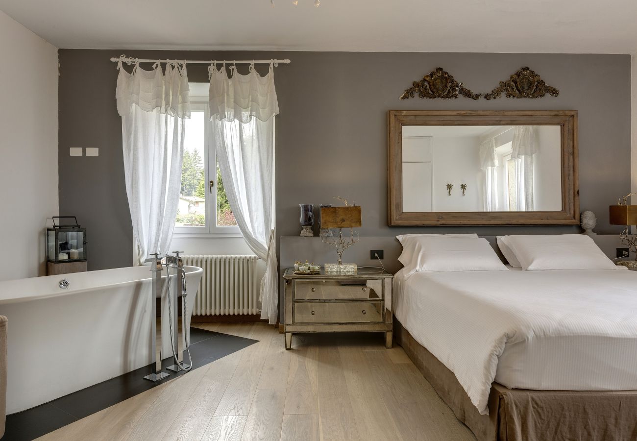 Villa in Palazzuolo sul Senio - AMORE RENTALS - Villa Barbara 1 with Private Pool and Garden