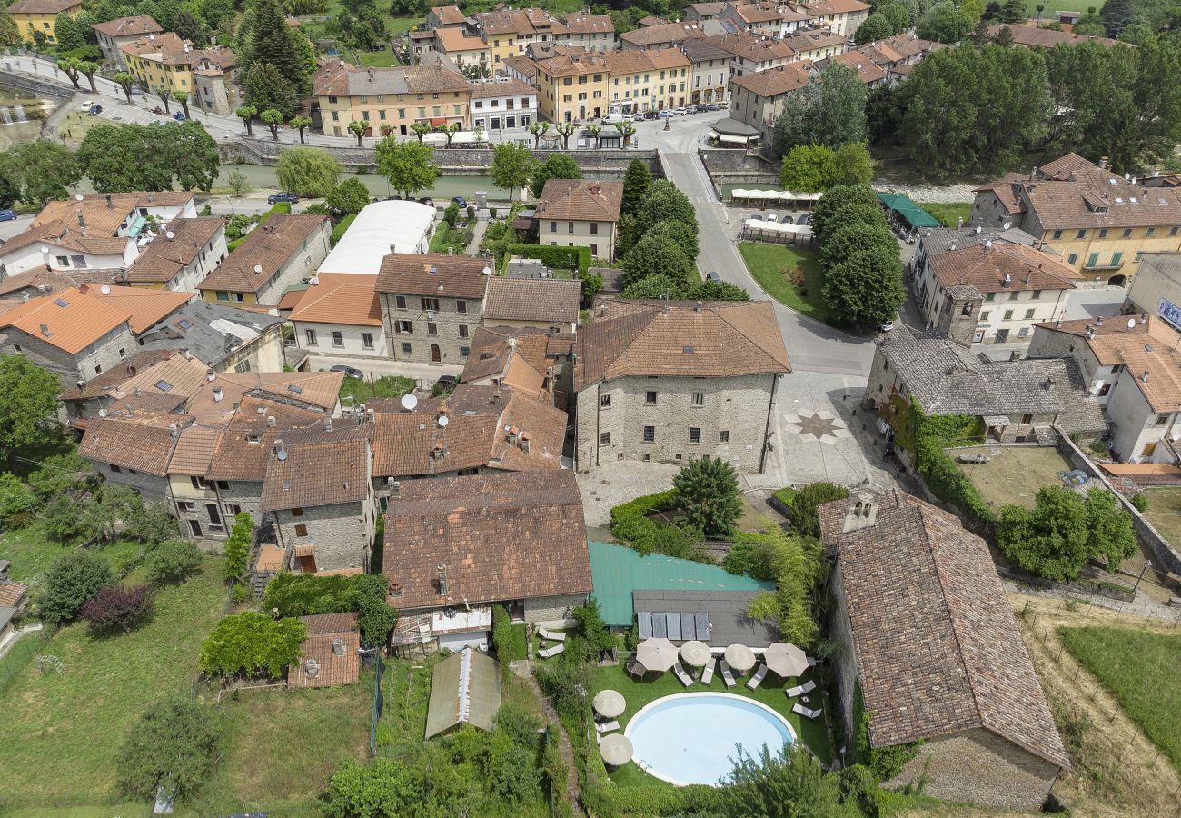 Villa in Palazzuolo sul Senio - AMORE RENTALS - Villa Barbara 1 with Private Pool and Garden