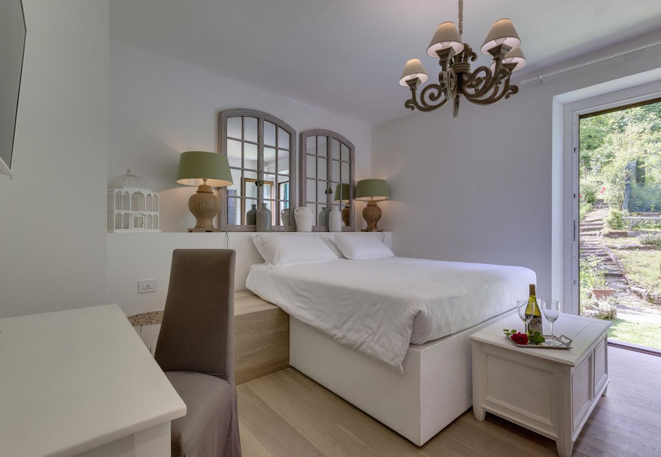 Villa in Palazzuolo sul Senio - AMORE RENTALS - Villa Barbara 1 with Private Pool and Garden
