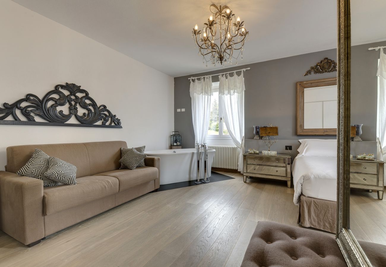 Villa in Palazzuolo sul Senio - AMORE RENTALS - Villa Barbara 1 with Private Pool and Garden