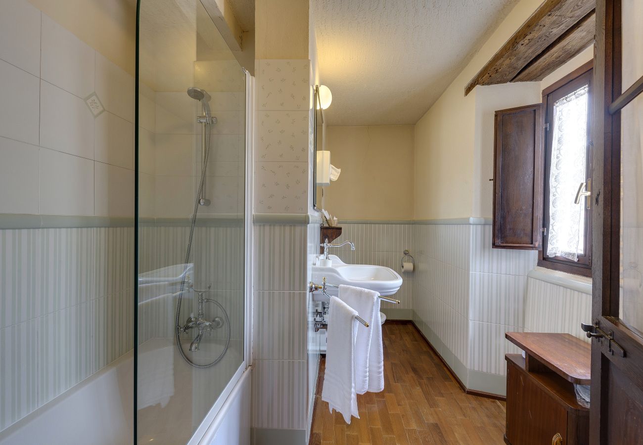 Villa in Palazzuolo sul Senio - AMORE RENTALS - Villa Barbara 1 with Private Pool and Garden