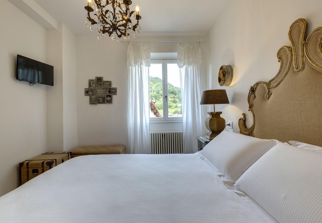 Villa in Palazzuolo sul Senio - AMORE RENTALS - Villa Barbara 1 with Private Pool and Garden