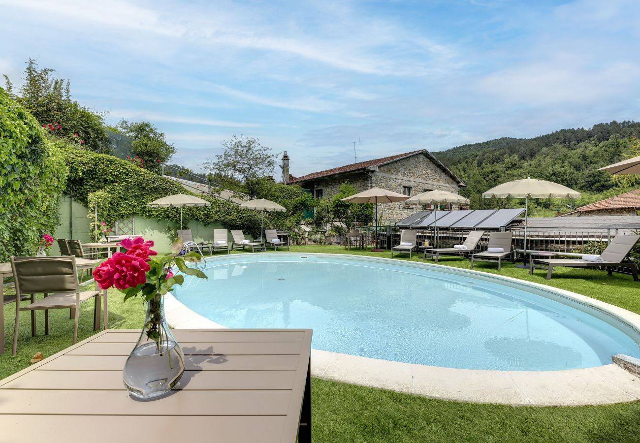 Villa in Palazzuolo sul Senio - AMORE RENTALS - Villa Barbara 1 with Private Pool and Garden