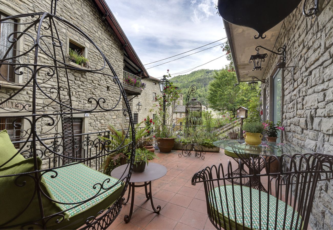 Villa in Palazzuolo sul Senio - AMORE RENTALS - Villa Barbara 1 with Private Pool and Garden