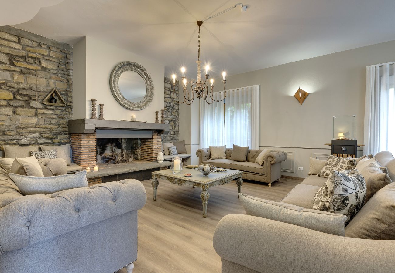 Villa in Palazzuolo sul Senio - AMORE RENTALS - Villa Barbara 1 with Private Pool and Garden