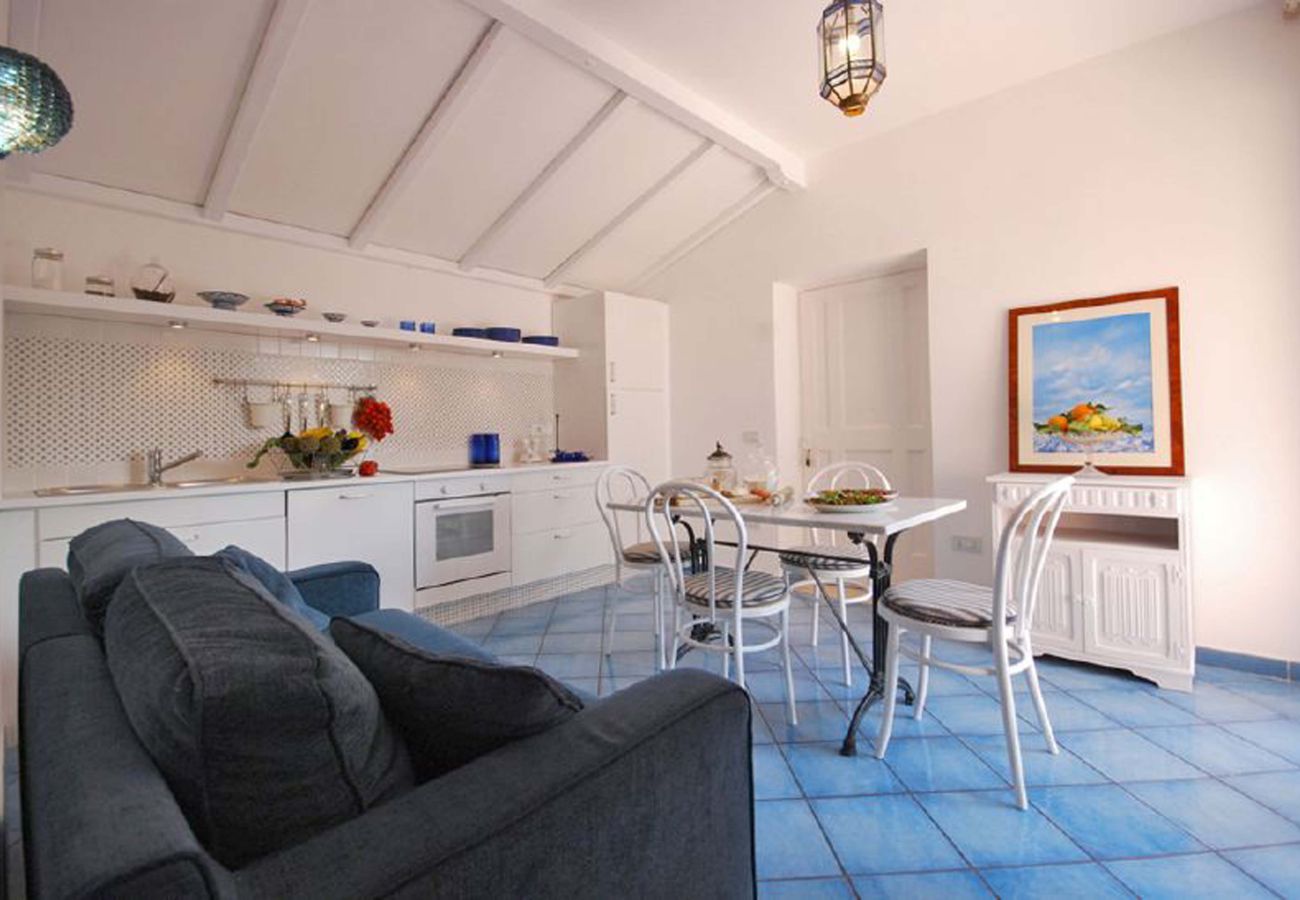 Villa in Piano di Sorrento - AMORE RENTALS - Villa Auxilia with Shared Pool and Terrace