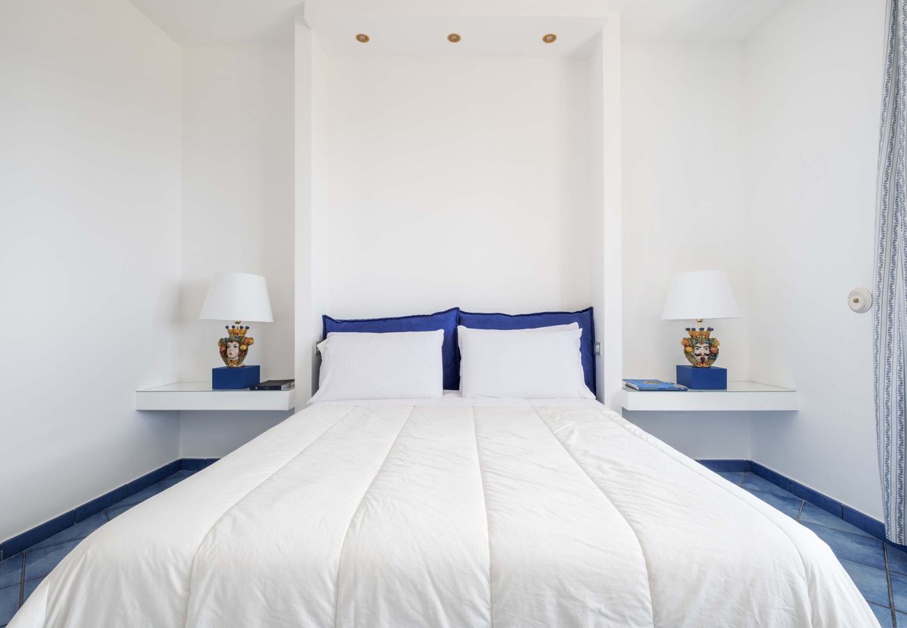 Villa in Piano di Sorrento - AMORE RENTALS - Villa Auxilia with Shared Pool and Terrace