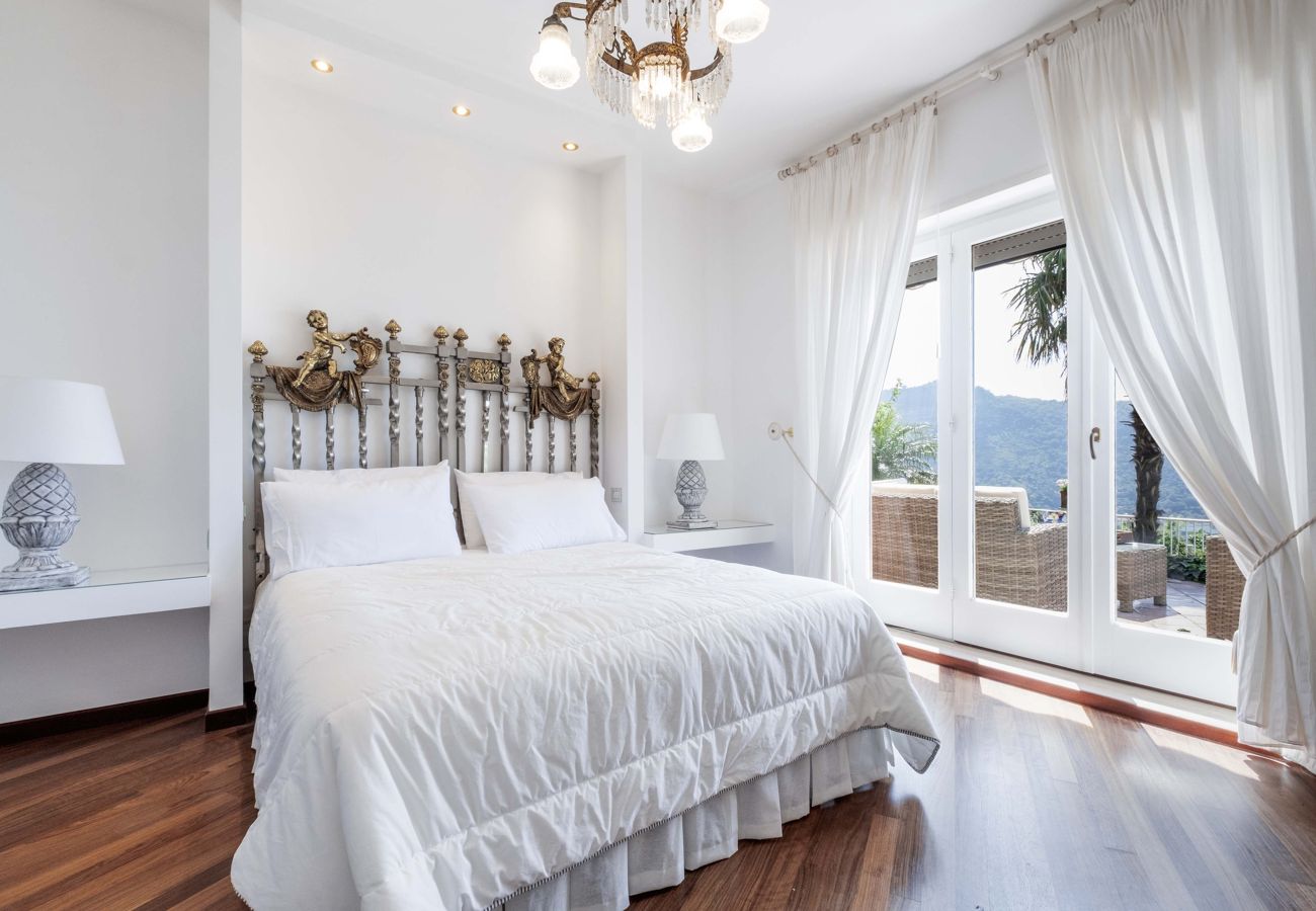 Villa in Piano di Sorrento - AMORE RENTALS - Villa Auxilia with Shared Pool and Terrace