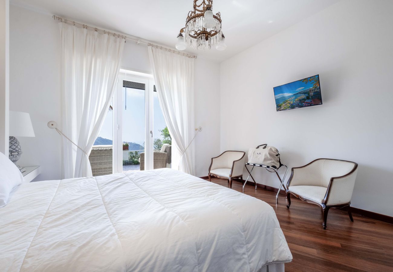 Villa in Piano di Sorrento - AMORE RENTALS - Villa Auxilia with Shared Pool and Terrace