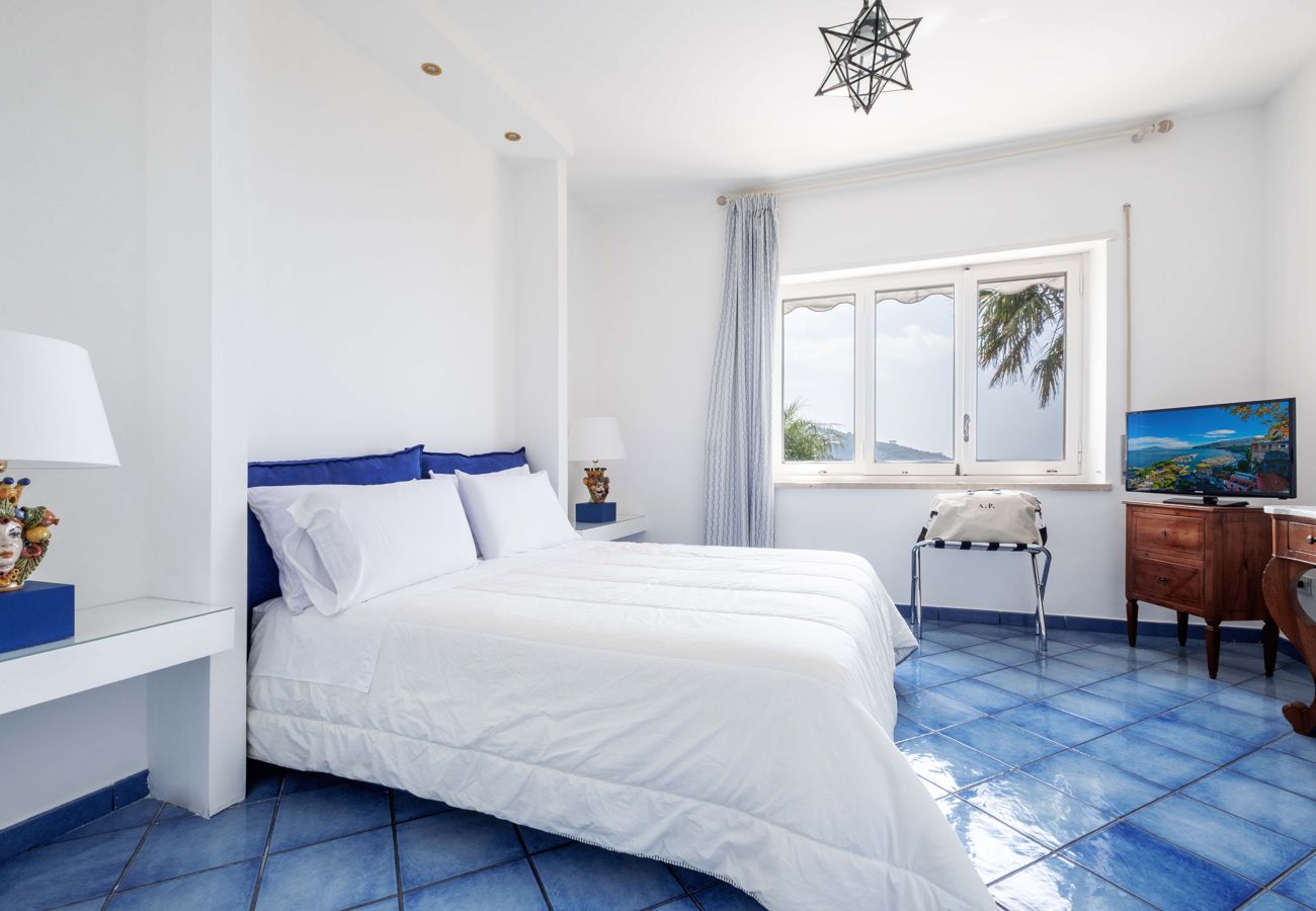 Villa in Piano di Sorrento - AMORE RENTALS - Villa Auxilia with Shared Pool and Terrace