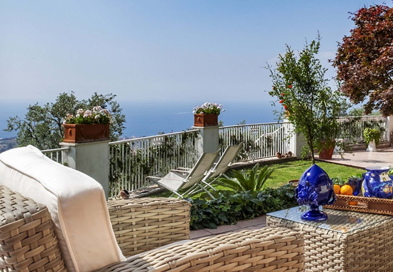Villa in Piano di Sorrento - AMORE RENTALS - Villa Auxilia with Shared Pool and Terrace