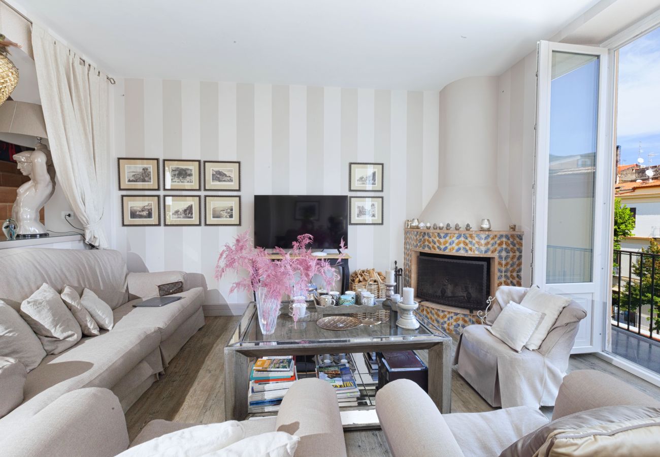 Apartment in Sorrento - AMORE RENTALS - Palazzo Mary in Piazza Tasso