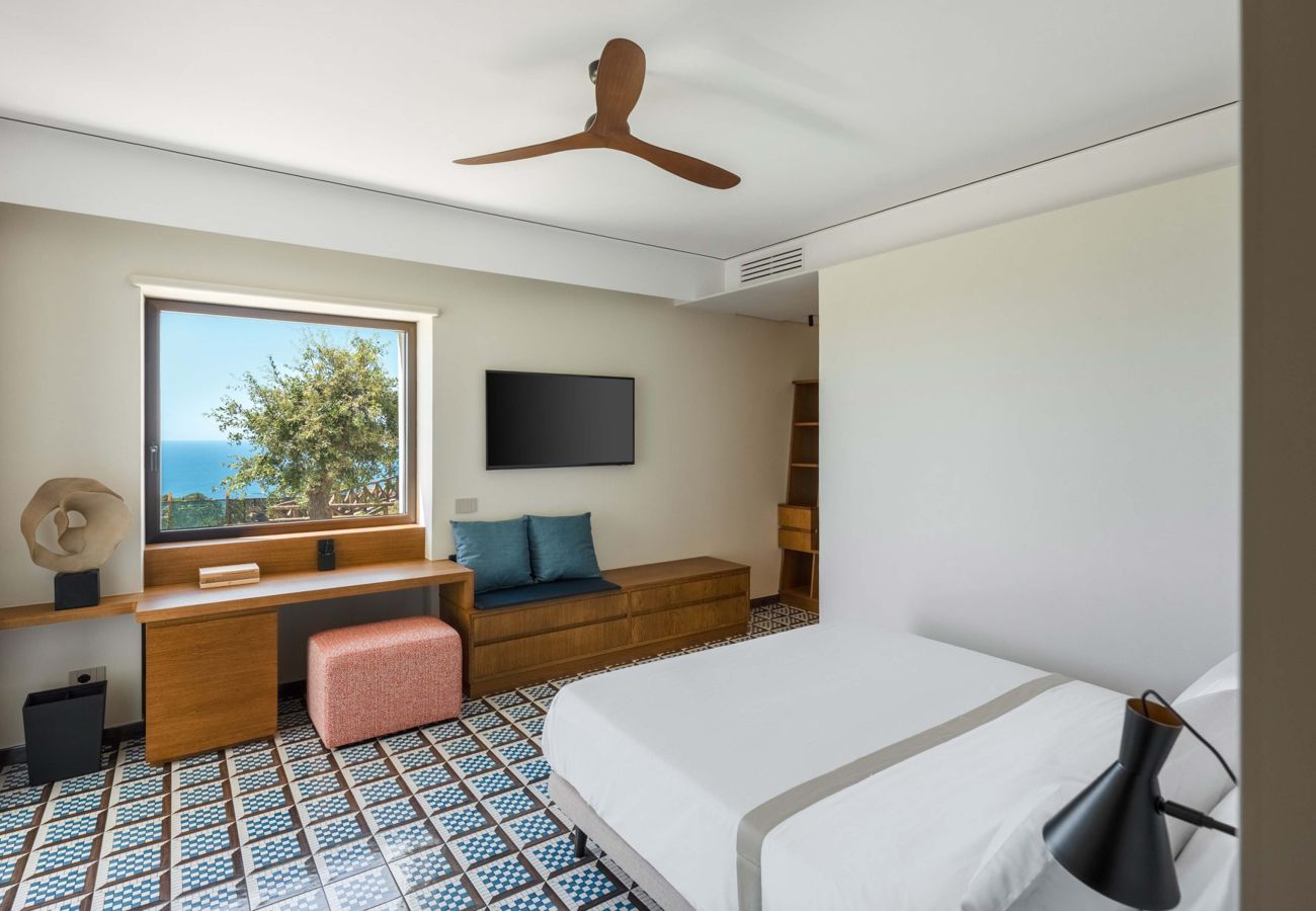 Villa in Massa Lubrense - AMORE RENTALS - Villa Cantuccio dei Sogni with Pool and Sea View