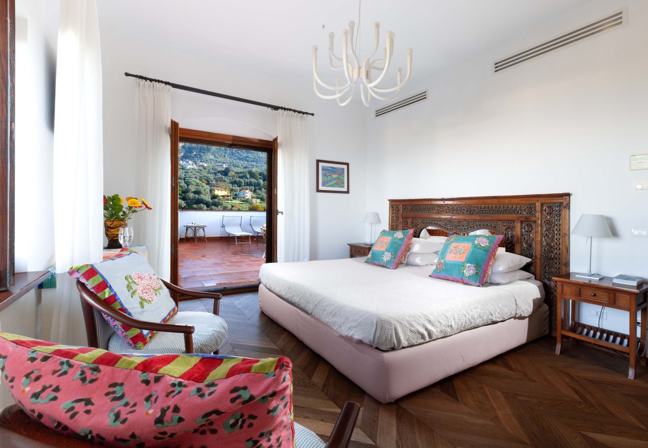 Villa in Sorrento - AMORE RENTALS - Villa Florinda with Private Pool and Sea View