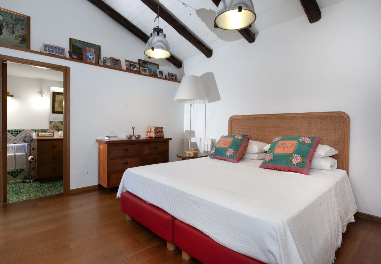 Villa in Sorrento - AMORE RENTALS - Villa Florinda with Private Pool and Sea View