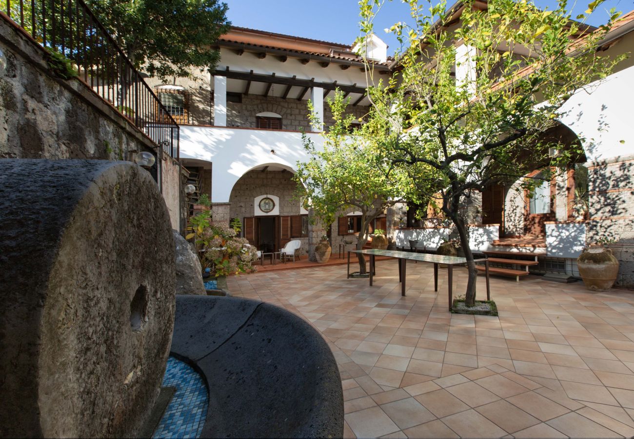 Villa in Sorrento - AMORE RENTALS - Villa Florinda with Private Pool and Sea View