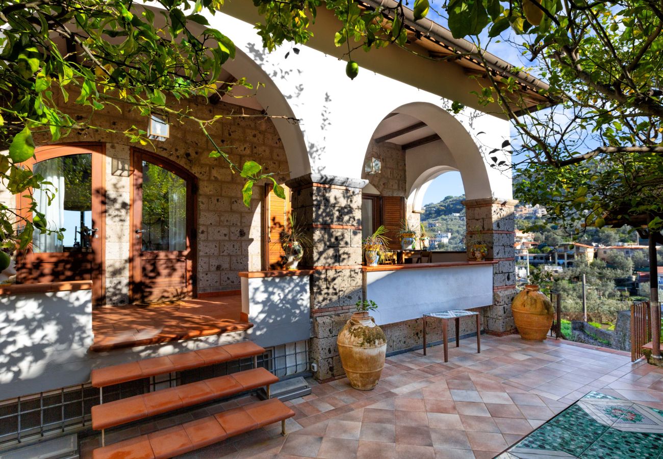 Villa in Sorrento - AMORE RENTALS - Villa Florinda with Private Pool and Sea View