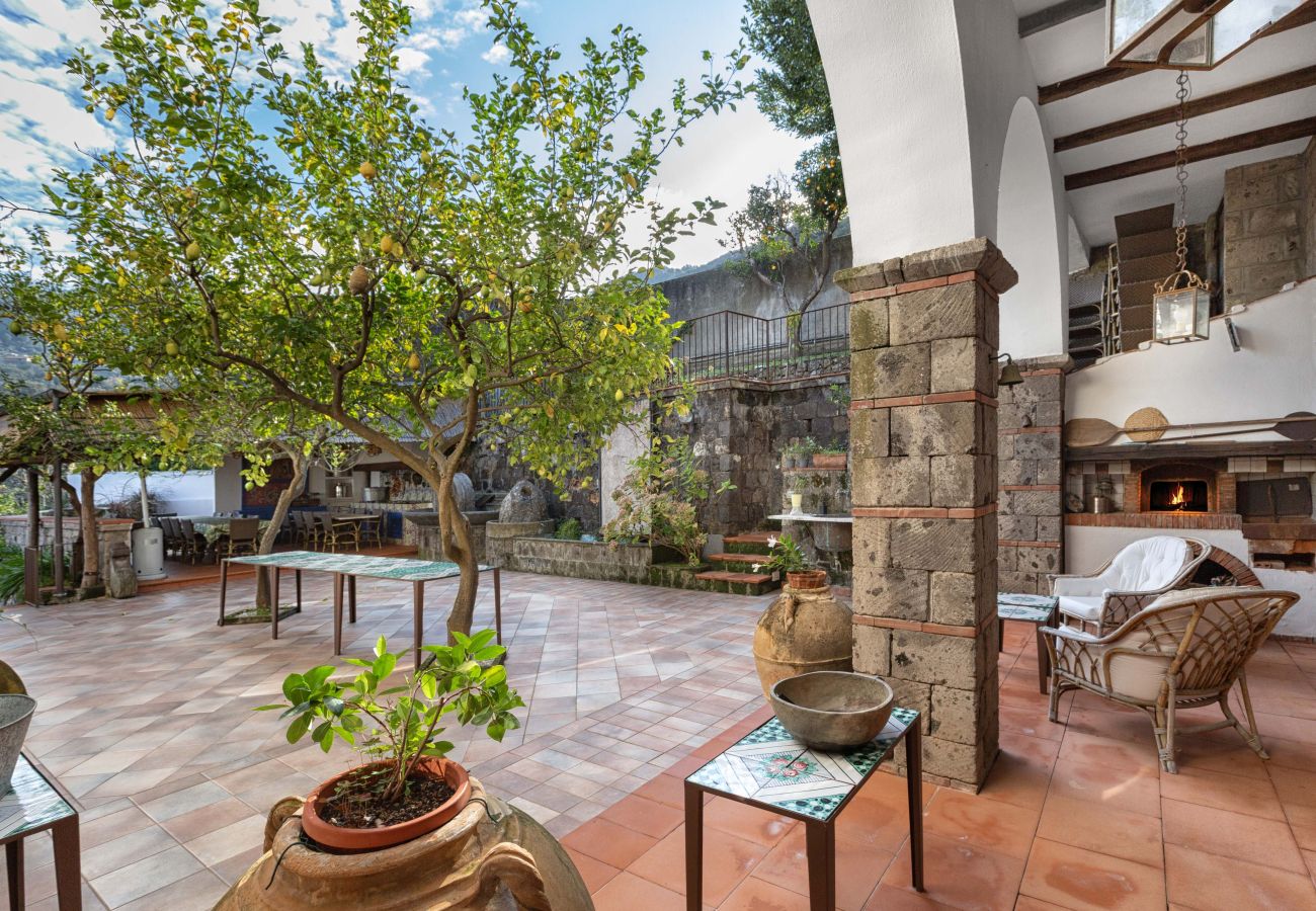 Villa in Sorrento - AMORE RENTALS - Villa Florinda with Private Pool and Sea View