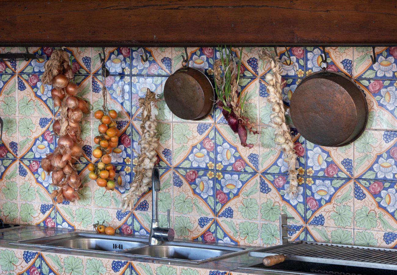 Villa in Sorrento - AMORE RENTALS - Villa Florinda with Private Pool and Sea View