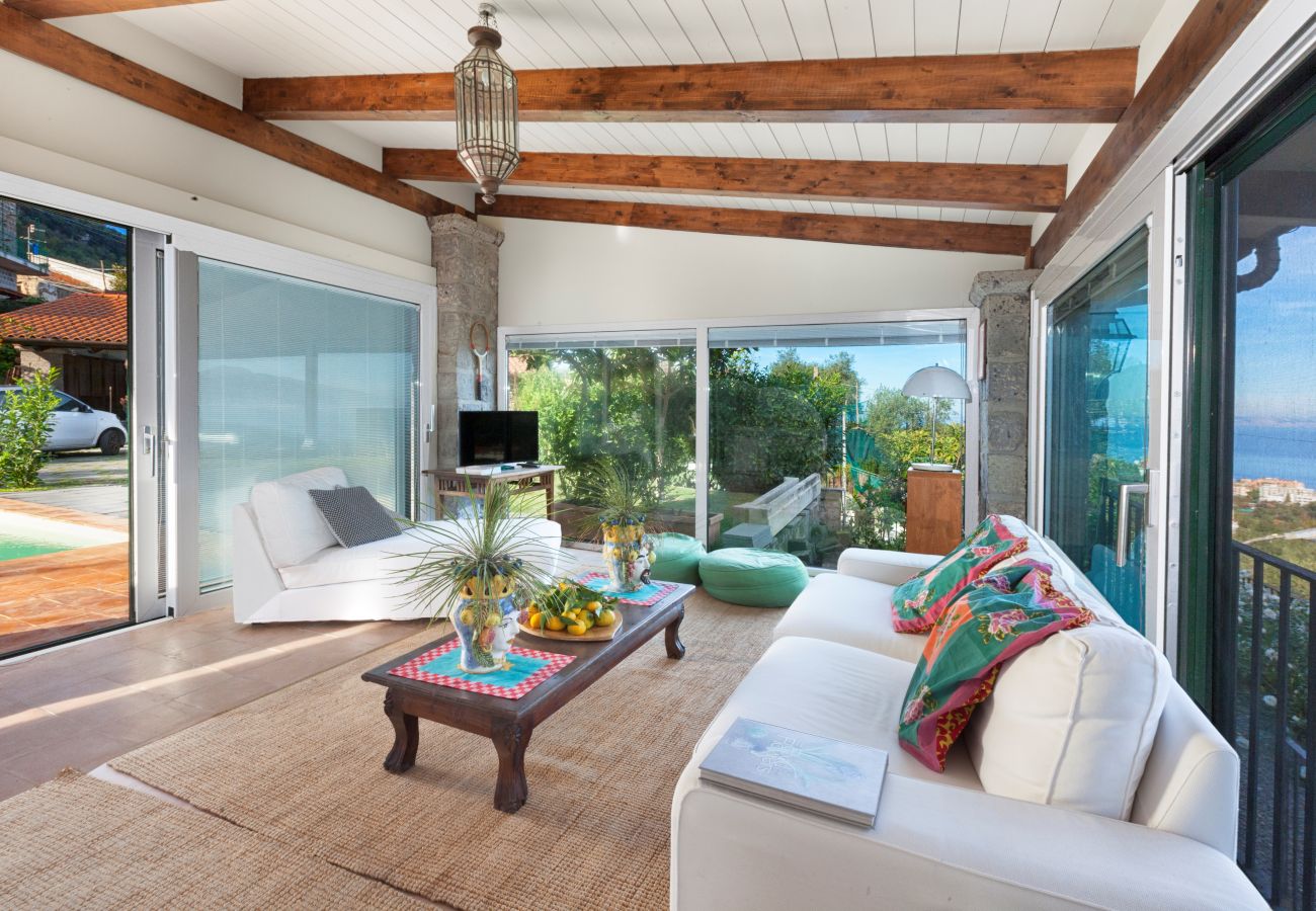 Villa in Sorrento - AMORE RENTALS - Villa Florinda with Private Pool and Sea View
