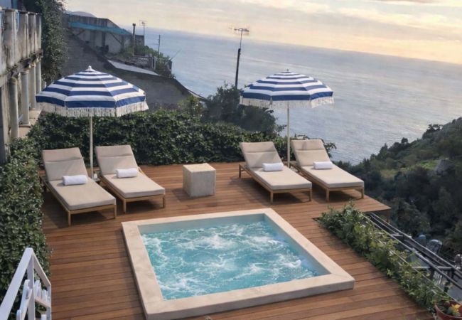 Villa in Amalfi - AMORE RENTALS - Villa Costa Incantata with Sea View and Jacuzzi