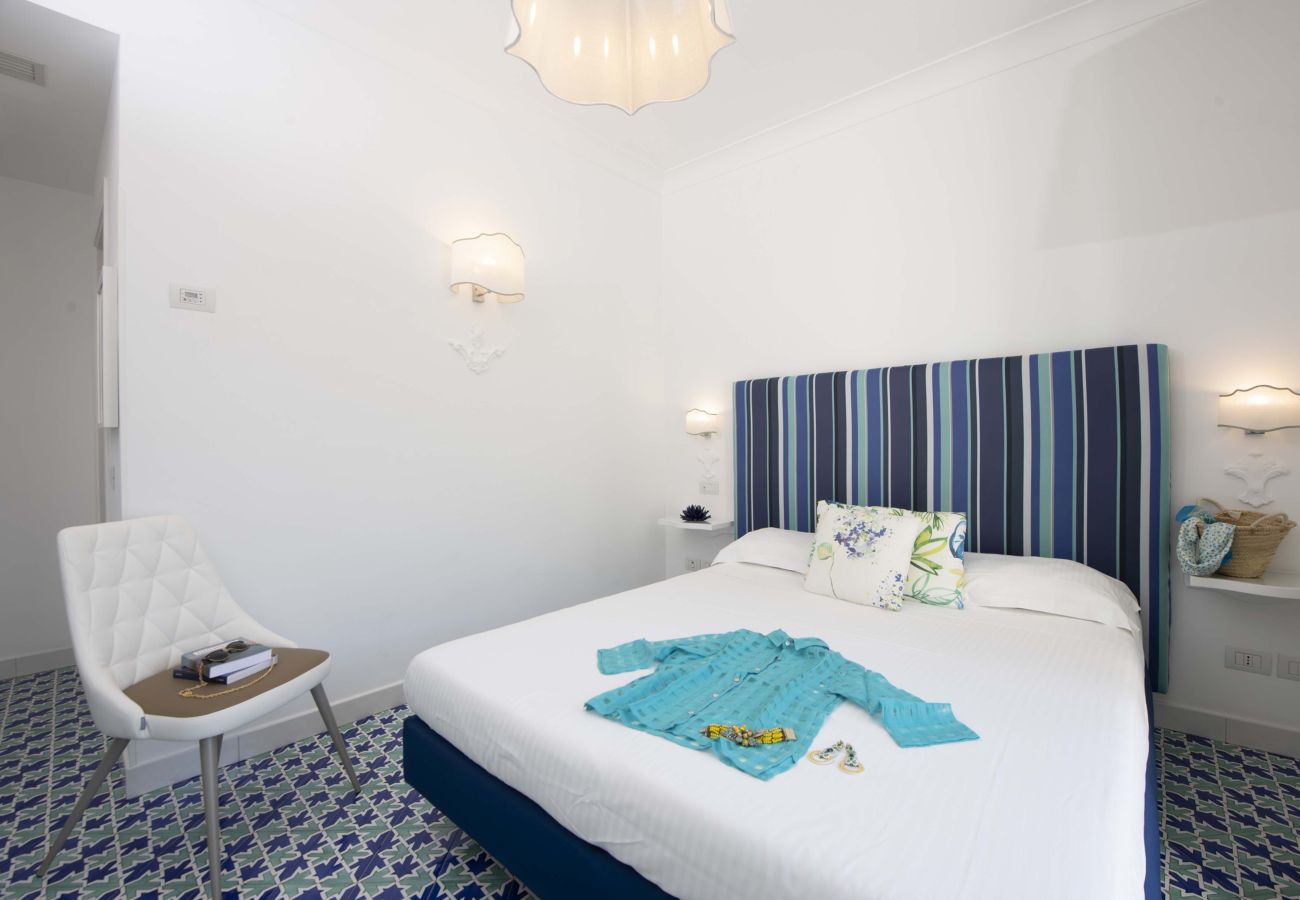 Villa in Amalfi - AMORE RENTALS - Villa Costa Incantata with Sea View and Jacuzzi