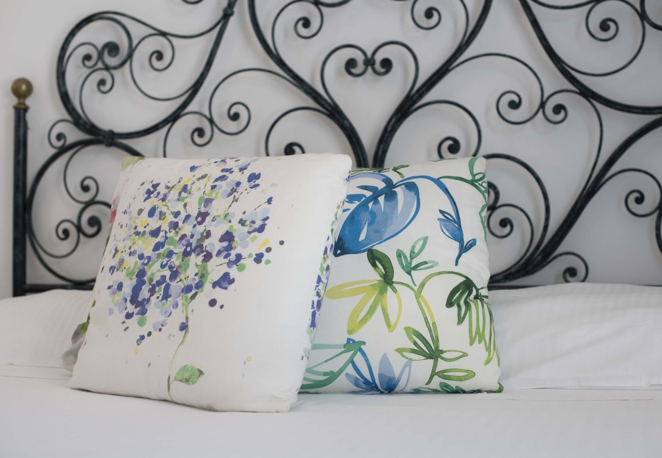 Villa in Amalfi - AMORE RENTALS - Villa Costa Incantata with Sea View and Jacuzzi