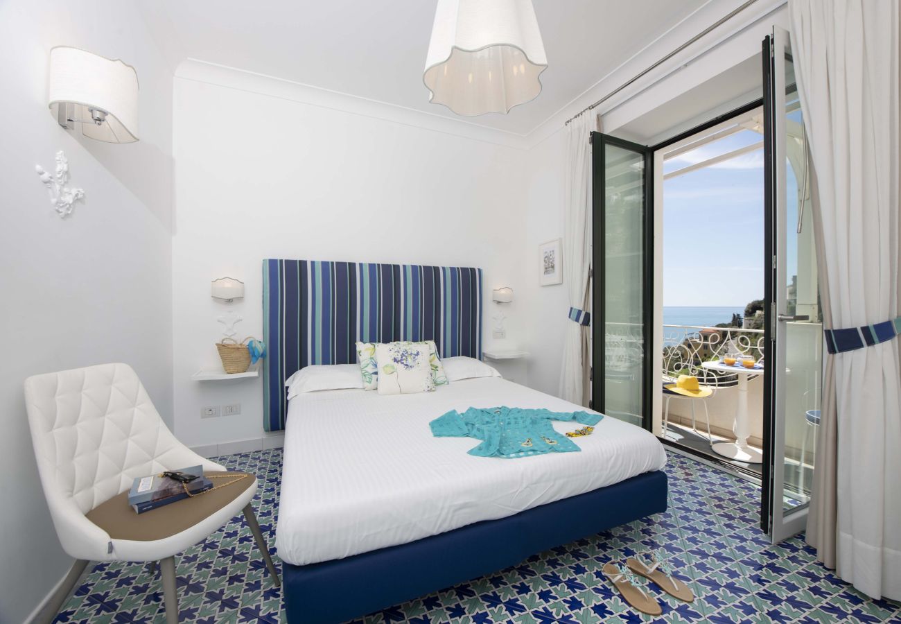 Villa in Amalfi - AMORE RENTALS - Villa Costa Incantata with Sea View and Jacuzzi