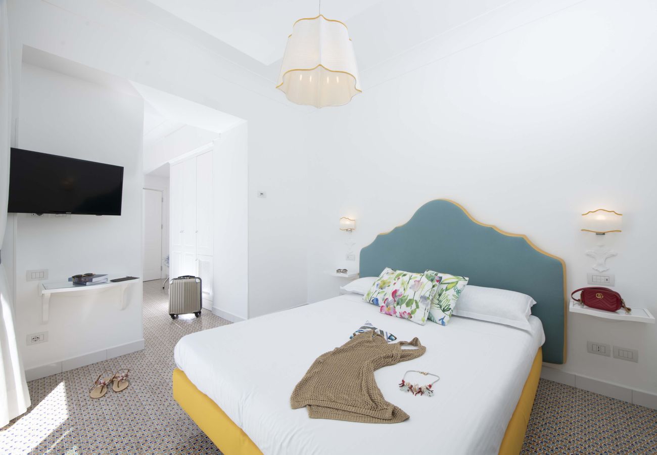 Villa in Amalfi - AMORE RENTALS - Villa Costa Incantata with Sea View and Jacuzzi