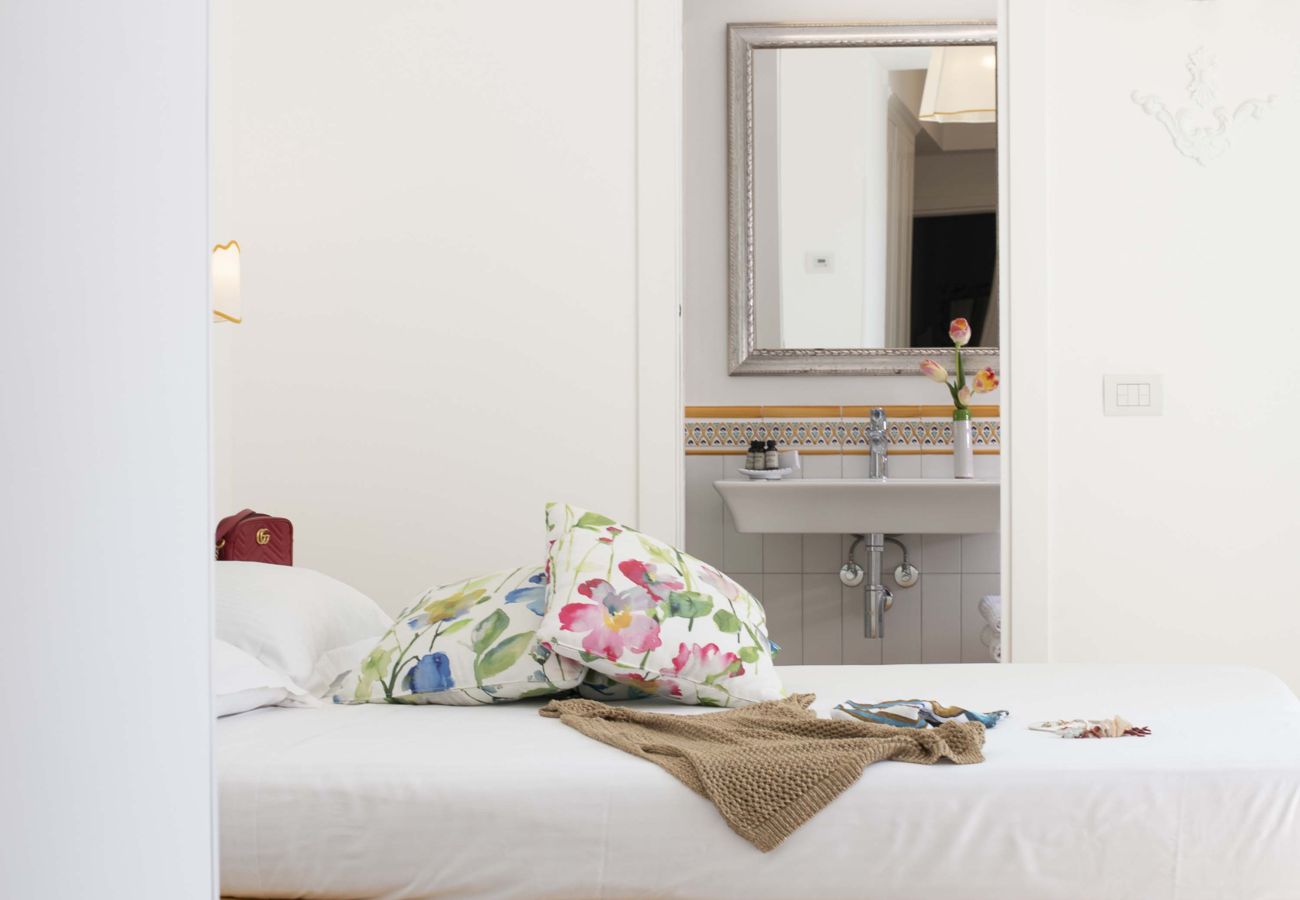 Villa in Amalfi - AMORE RENTALS - Villa Costa Incantata with Sea View and Jacuzzi