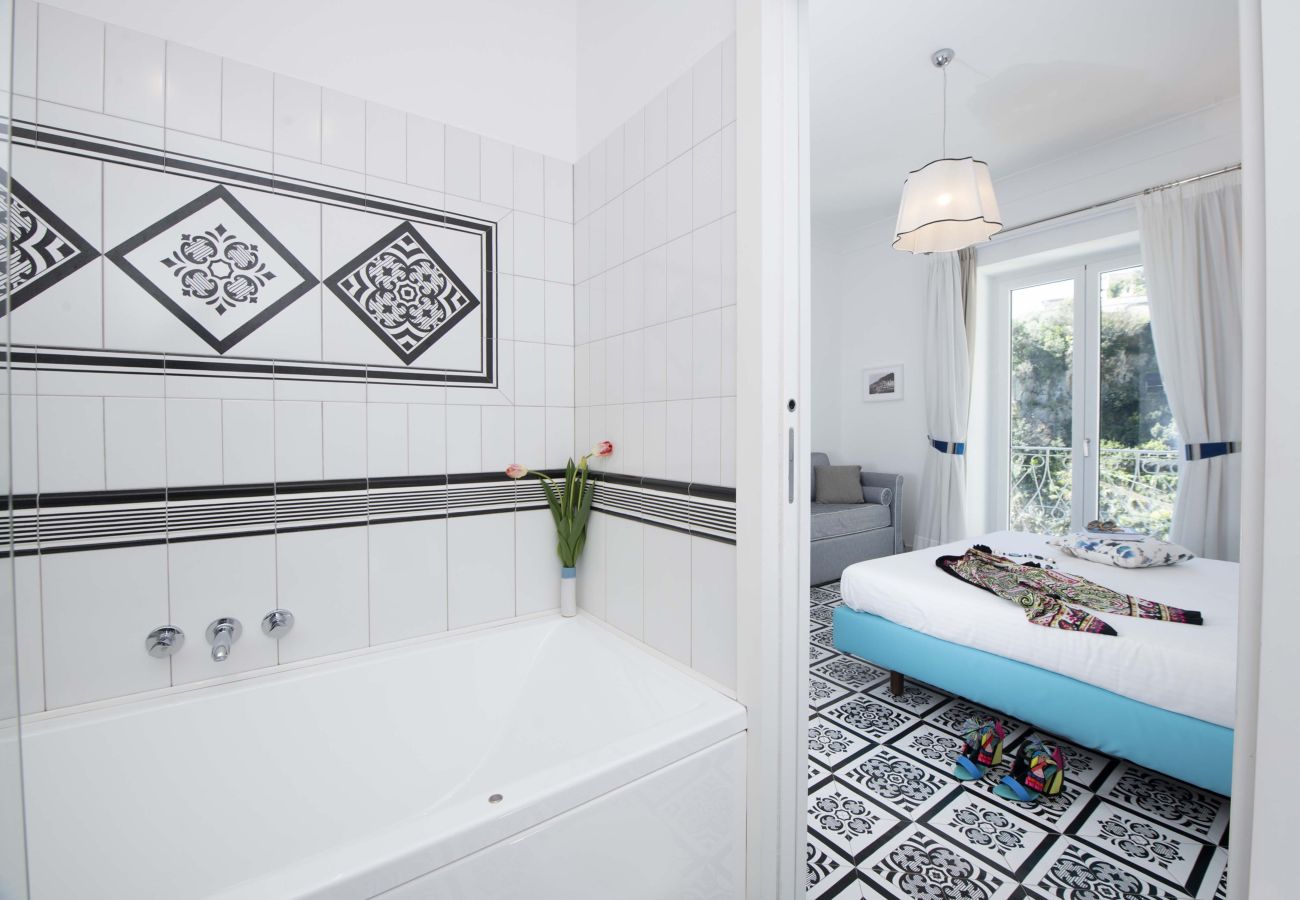 Villa in Amalfi - AMORE RENTALS - Villa Costa Incantata with Sea View and Jacuzzi