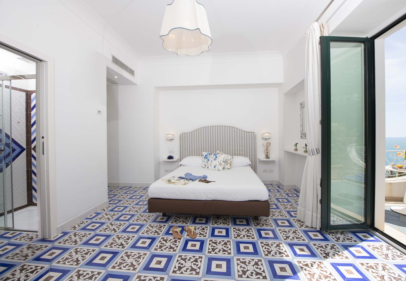 Villa in Amalfi - AMORE RENTALS - Villa Costa Incantata with Sea View and Jacuzzi