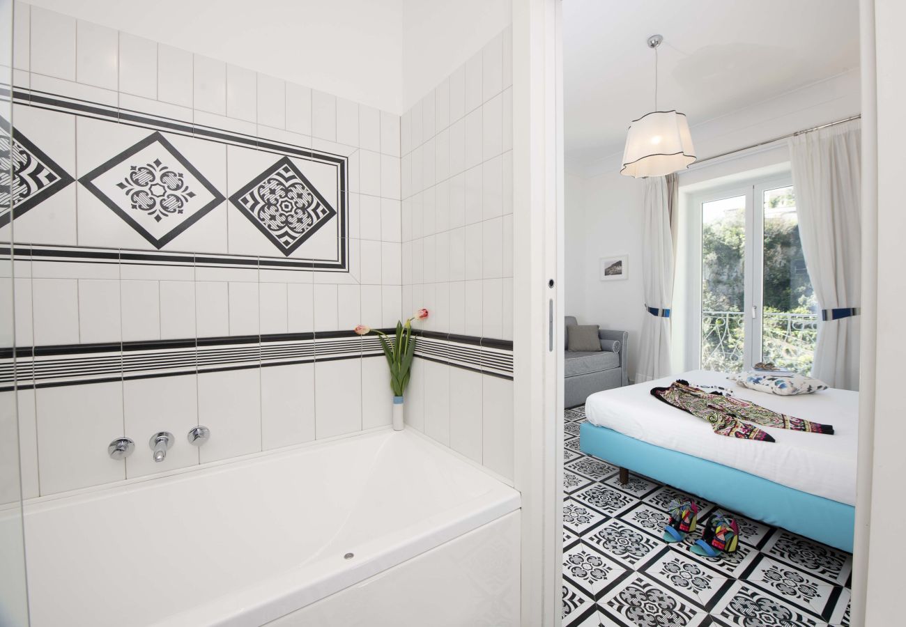 Villa in Amalfi - AMORE RENTALS - Villa Costa Incantata with Sea View and Jacuzzi