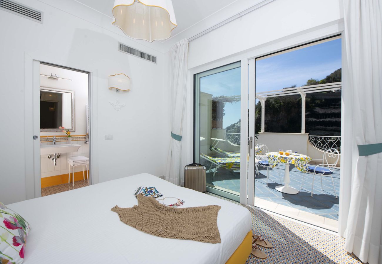 Villa in Amalfi - AMORE RENTALS - Villa Costa Incantata with Sea View and Jacuzzi