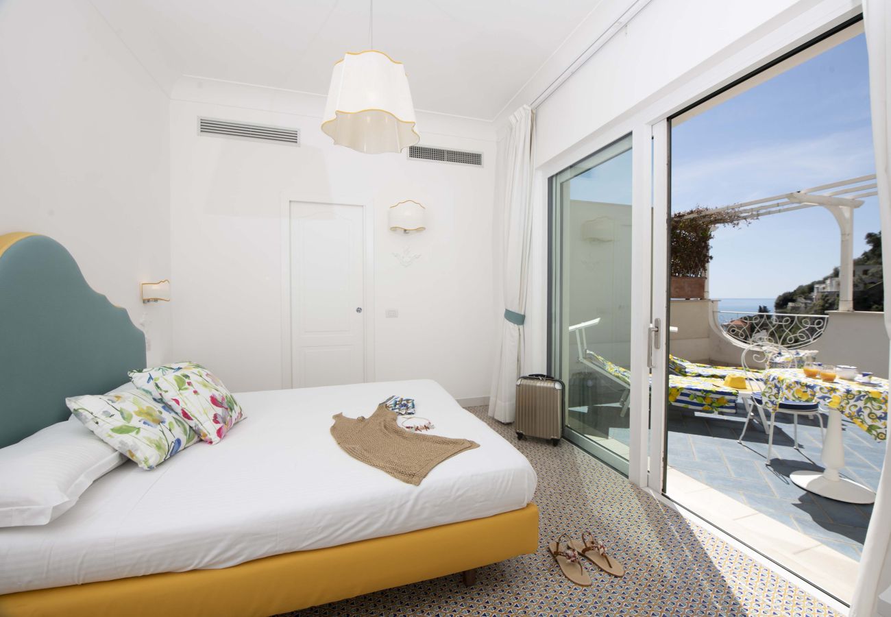 Villa in Amalfi - AMORE RENTALS - Villa Costa Incantata with Sea View and Jacuzzi