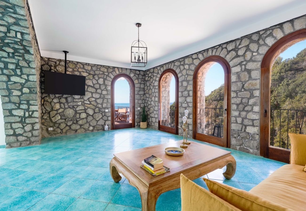 Villa in Massa Lubrense - AMORE RENTALS - Villa La Torre With Direct Access to The Sea