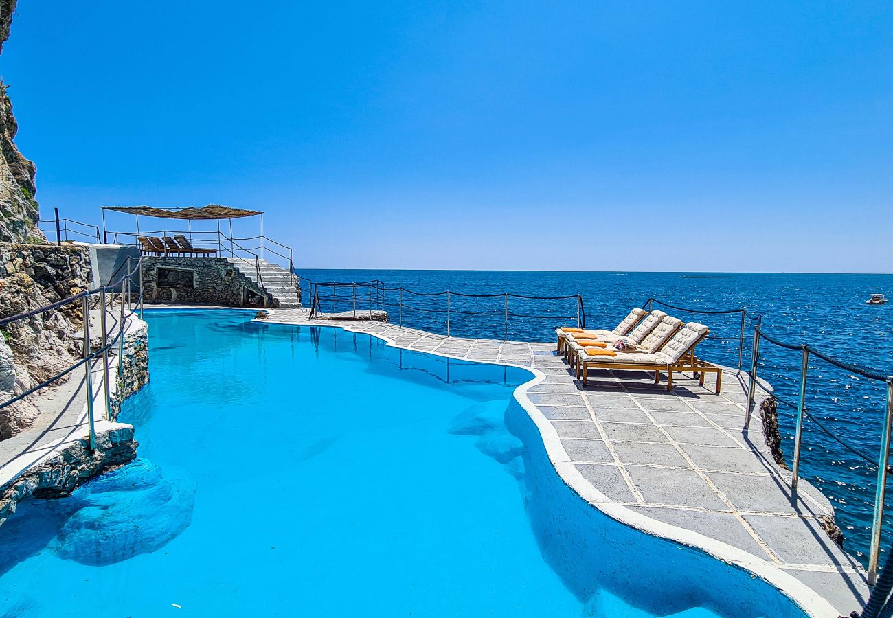 Villa in Furore - AMORE RENTALS - Villa Incanto sul Mare - Absolute Seclusion with Private Access to the Sea