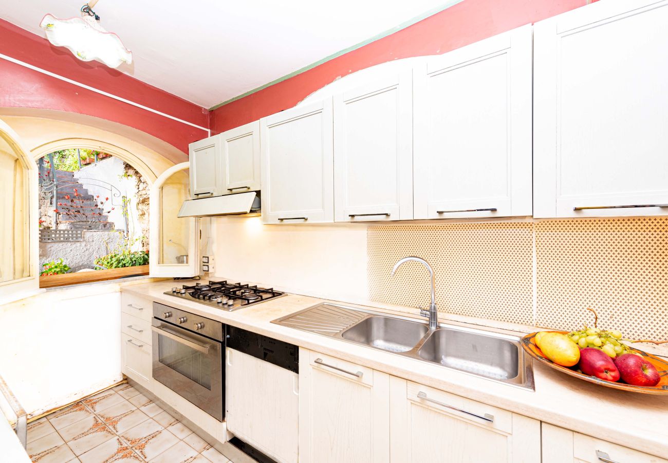 Villa in Furore - AMORE RENTALS - Villa Incanto sul Mare - Absolute Seclusion with Private Access to the Sea