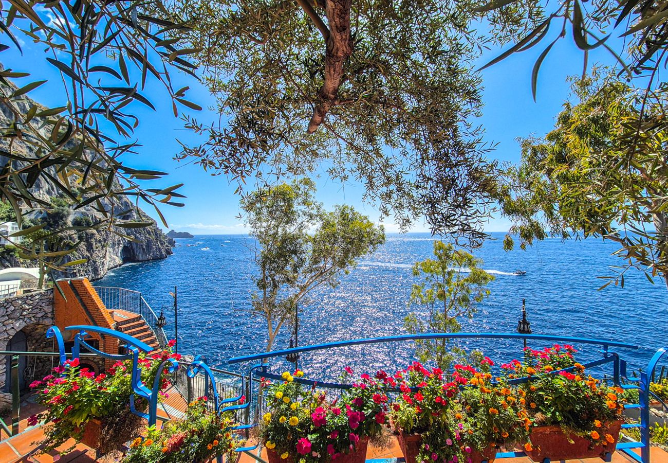 Villa in Furore - AMORE RENTALS - Villa Incanto sul Mare - Absolute Seclusion with Private Access to the Sea